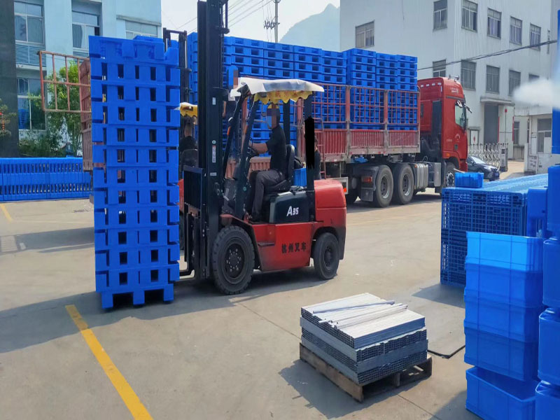 使用塑料托盤和叉車時有哪些注意事項？