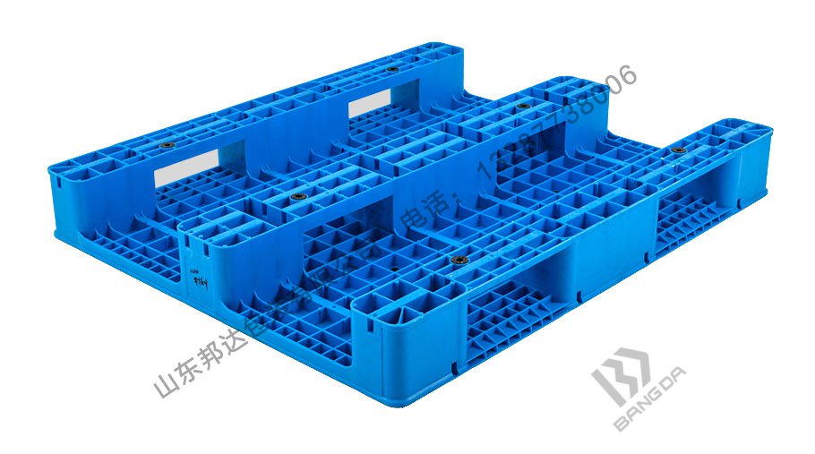 網(wǎng)格川字塑料托盤有哪些特點(diǎn)？網(wǎng)格川字塑料托盤使用普遍嗎？