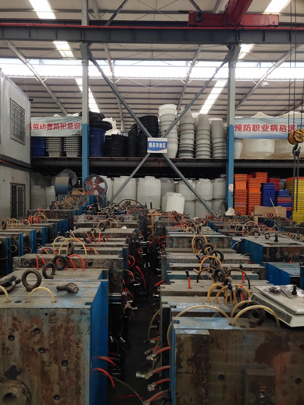 哪里有川字網(wǎng)格托盤的塑料廠家？哪家川子塑料托盤廠家好？